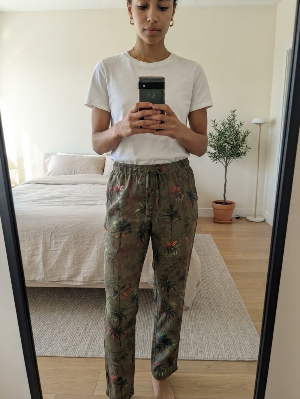 Women's Olive Tropical Print Straight-Leg Pants with Drawstring